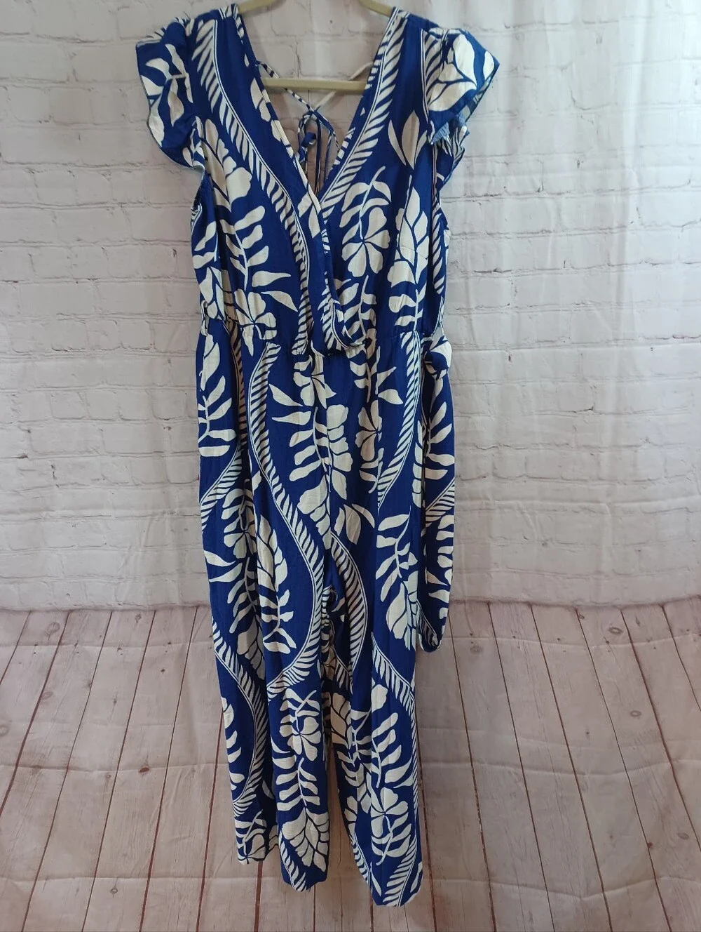 bloomchic 12 L blue white tropical floral maxi jumpsuit dress nwt